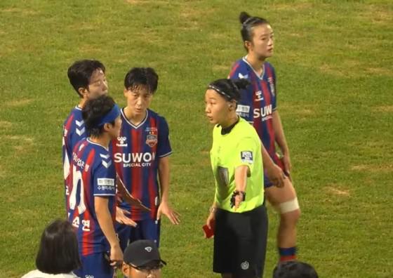 Góc Nhìn Sunwin: Ngôi sao bóng đá nữ Hàn Quốc Ji So-yun không hài lòng với lời xin lỗi của trọng 